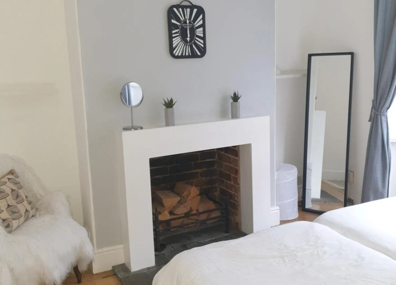 Mulberry House Excellent Central Location Courtyard Garden 3 Bedrooms Sleeps Up To 6 Public Parking In Vicinty Exeter