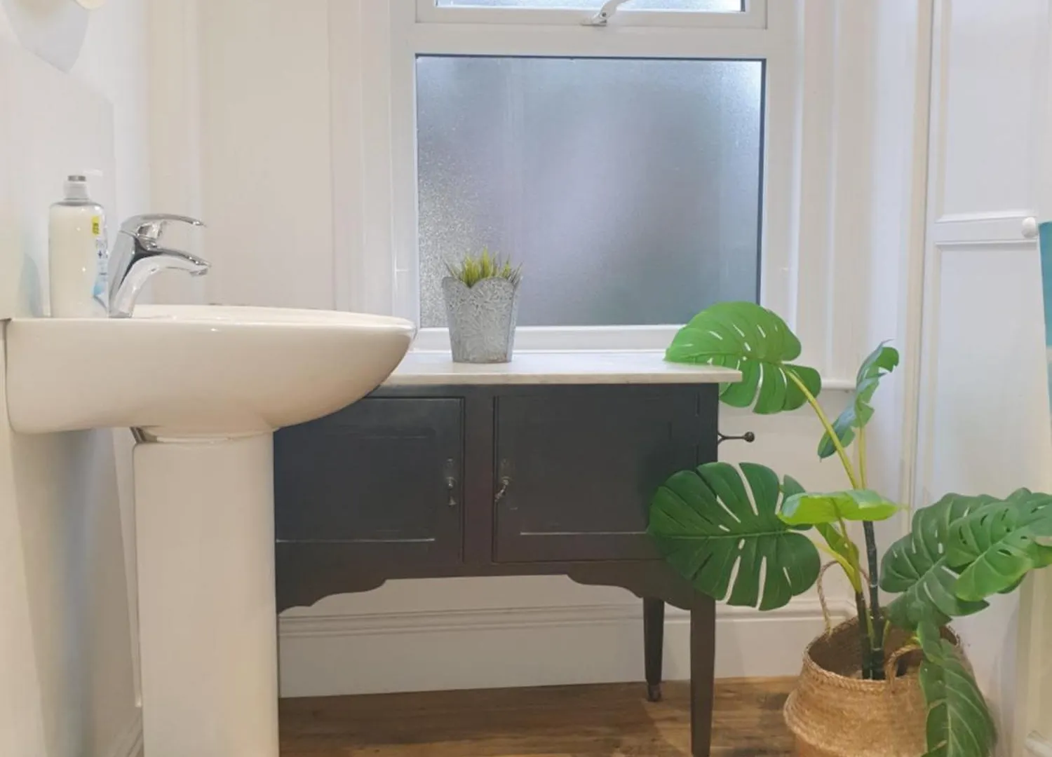 Mulberry House Excellent Central Location Courtyard Garden 3 Bedrooms Sleeps Up To 6 Public Parking In Vicinty Exeter