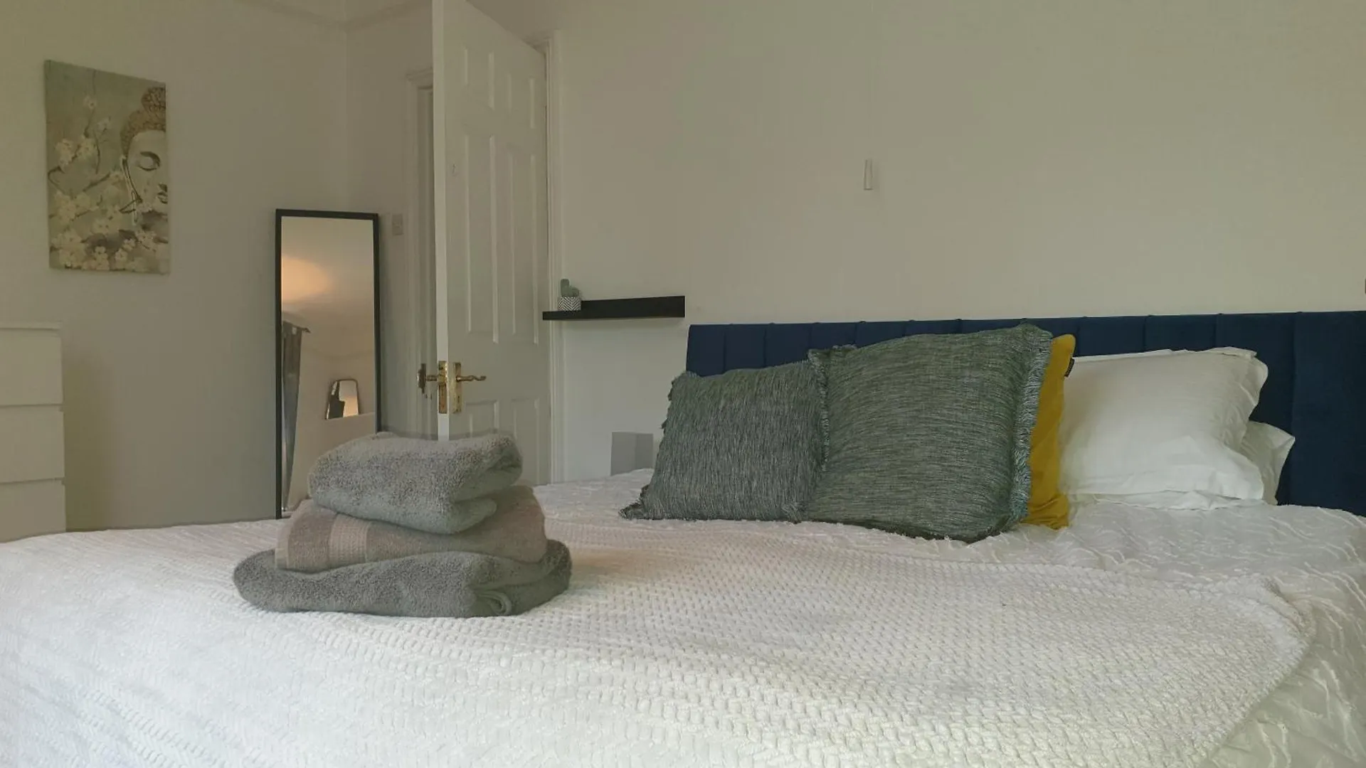 Mulberry House Excellent Central Location Courtyard Garden 3 Bedrooms Sleeps Up To 6 Public Parking In Vicinty Exeter United Kingdom